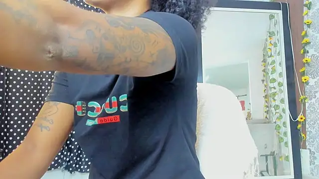 Snapshot of kelly_thomson chatting on 02-18-26, 11:22 kelly thomson online show from 02-18-26, 11:22