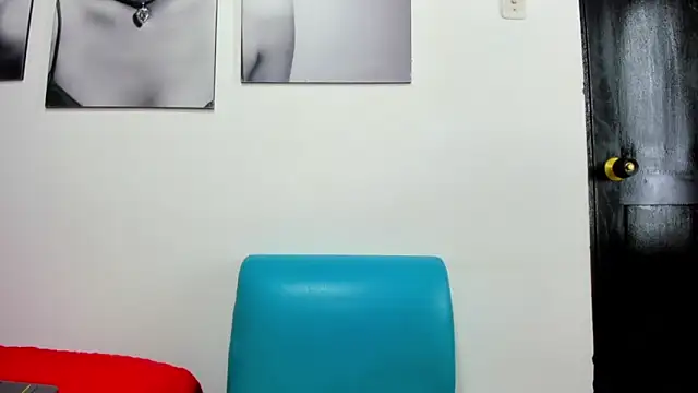 Snapshot of izzy_cum chatting on 12-24-24, 04:19 izzy cum online show from 12-24-24, 04:19