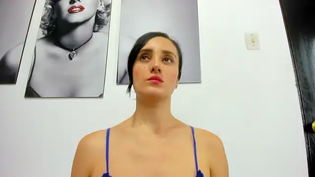 Snapshot of izzy_cum chatting on 01-16-25, 04:28 izzy cum online show from 01-16-25, 04:28
