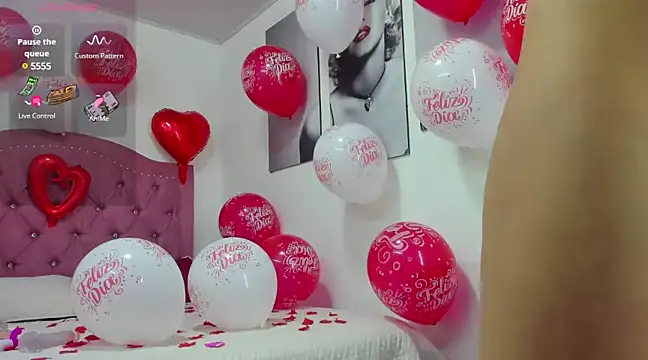 Snapshot of izzy_cum chatting on 02-14-25, 12:03 izzy cum online show from 02-14-25, 12:03