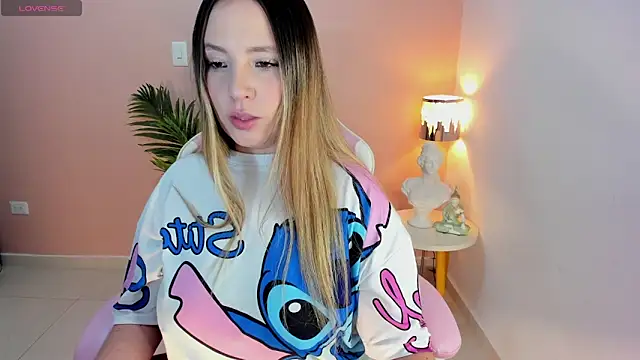 Snapshot of HannaMiller_1 chatting on 10-27-25, 12:26 HannaMiller 1 online show from 10-27-25, 12:26