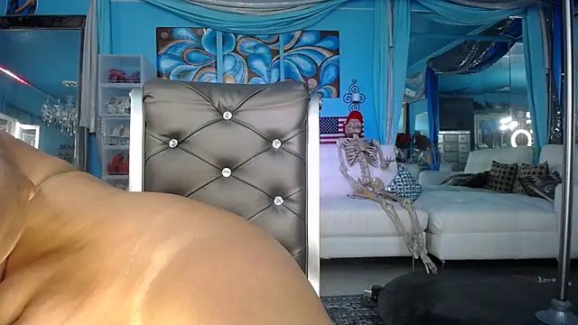 ADRIANNA FOX online show from 10-09-25, 09:40