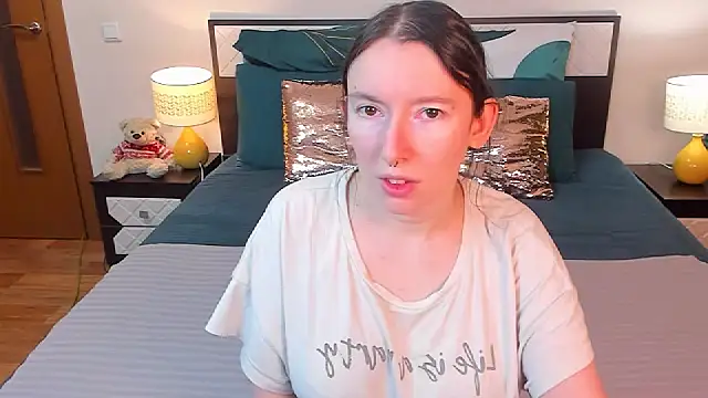 Snapshot of CatherineWalls chatting on 02-02-26, 04:11 CatherineWalls online show from 02-02-26, 04:11