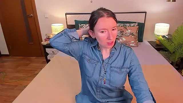 CatherineWalls online show from 05-19-26, 04:41