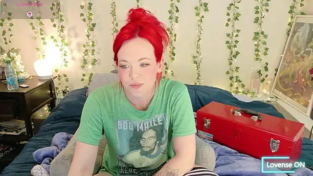 Snapshot of thetinyblue chatting on 06-15-26, 04:42 thetinyblue online show from 06-15-26, 04:42