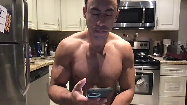 Snapshot of BigGuyMuscle chatting on 02-04-25, 10:45 BigGuyMuscle online show from 02-04-25, 10:45