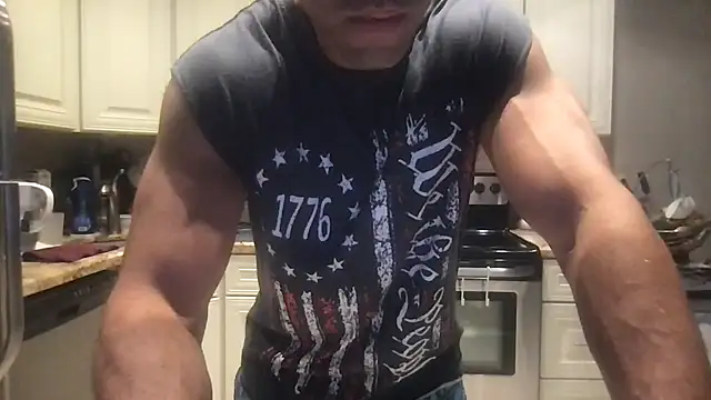 Snapshot of BigGuyMuscle chatting on 02-07-25, 08:20 BigGuyMuscle online show from 02-07-25, 08:20
