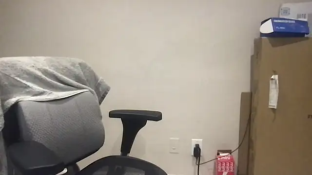 Snapshot of BigGuyMuscle chatting on 02-08-25, 07:37 BigGuyMuscle online show from 02-08-25, 07:37