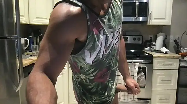 Snapshot of BigGuyMuscle chatting on 02-13-25, 09:27 BigGuyMuscle online show from 02-13-25, 09:27