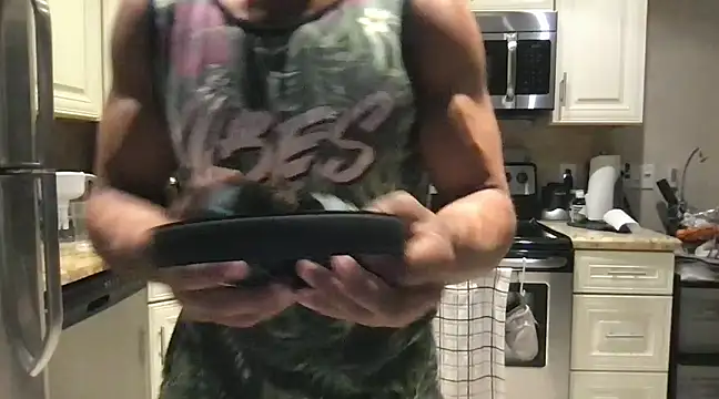 Snapshot of BigGuyMuscle chatting on 02-14-25, 06:34 BigGuyMuscle online show from 02-14-25, 06:34