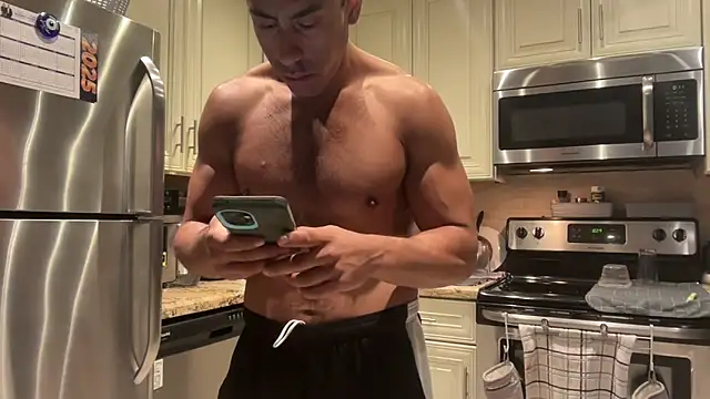 Snapshot of BigGuyMuscle chatting on 03-07-25, 01:31 BigGuyMuscle online show from 03-07-25, 01:31