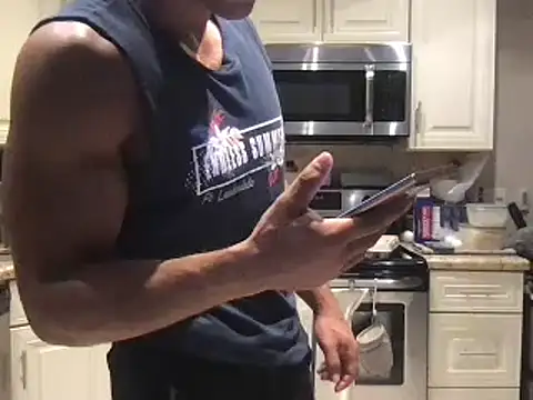 Snapshot of BigGuyMuscle chatting on 03-13-25, 10:21 BigGuyMuscle online show from 03-13-25, 10:21