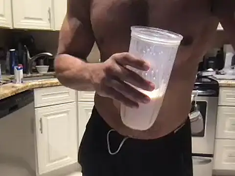 Snapshot of BigGuyMuscle chatting on 03-14-25, 02:20 BigGuyMuscle online show from 03-14-25, 02:20