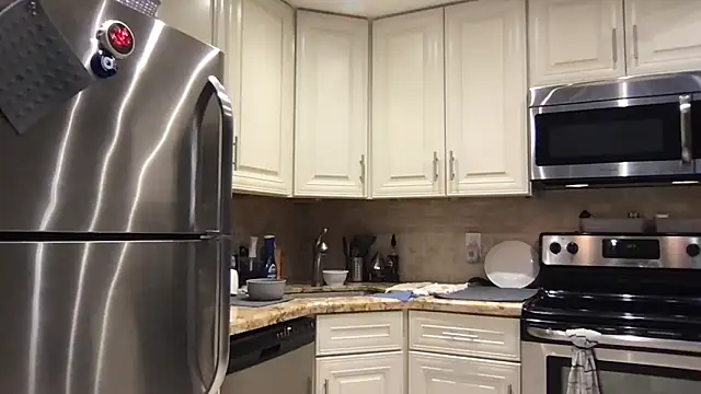 BigGuyMuscle online show from 11-04-25, 07:24