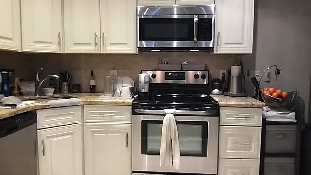 BigGuyMuscle online show from 11-21-25, 09:24