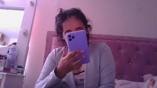 Snapshot of annarose19 chatting on 12-17-24, 08:21 annarose19 online show from 12-17-24, 08:21