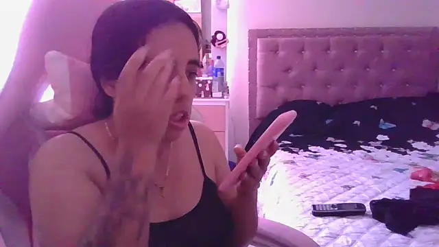 Snapshot of annarose19 chatting on 01-20-25, 07:35 annarose19 online show from 01-20-25, 07:35