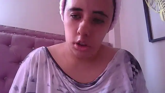 Snapshot of annarose19 chatting on 09-16-25, 05:47 annarose19 online show from 09-16-25, 05:47