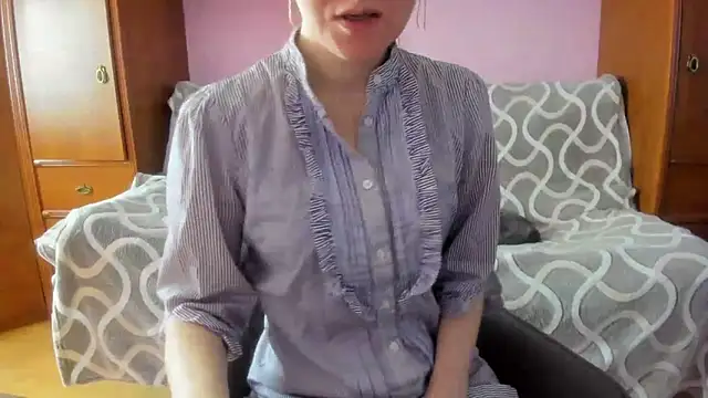 Snapshot of HolmesAriana chatting on 01-19-25, 08:29 HolmesAriana online show from 01-19-25, 08:29