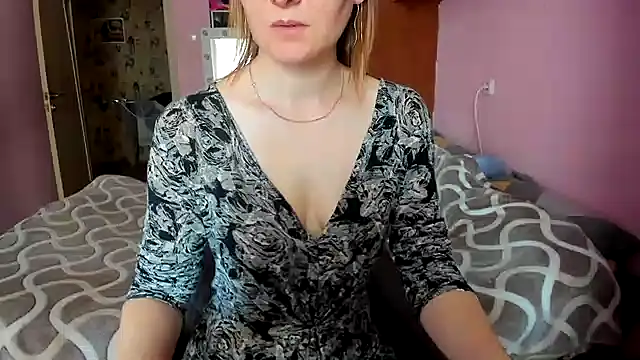 Snapshot of HolmesAriana chatting on 09-12-25, 01:11 HolmesAriana online show from 09-12-25, 01:11