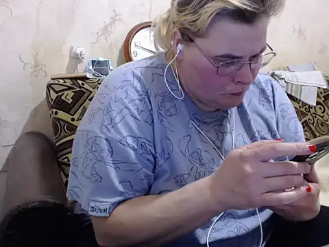 Snapshot of Ameliabusty chatting on 11-17-25, 01:50 Ameliabusty online show from 11-17-25, 01:50