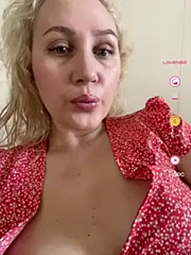 YourBlondee online show from 04-27-26, 03:37