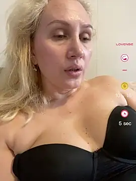 Snapshot of YourBlondee chatting on 05-16-26, 10:58 YourBlondee online show from 05-16-26, 10:58