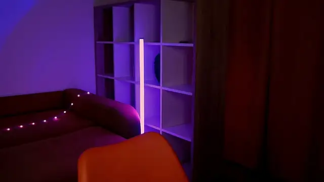 ItsAlisia online show from 10-05-25, 05:39