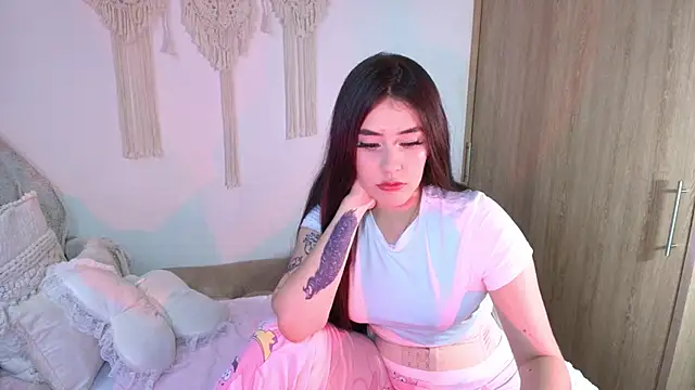 Snapshot of iriswest_ chatting on 06-27-26, 01:54 iriswest online show from 06-27-26, 01:54