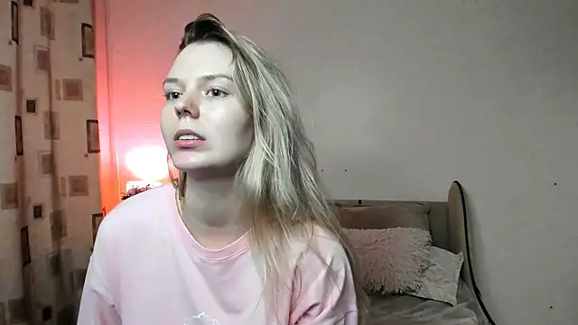 Snapshot of Vivian_Davis chatting on 02-15-25, 05:50 Vivian Davis online show from 02-15-25, 05:50