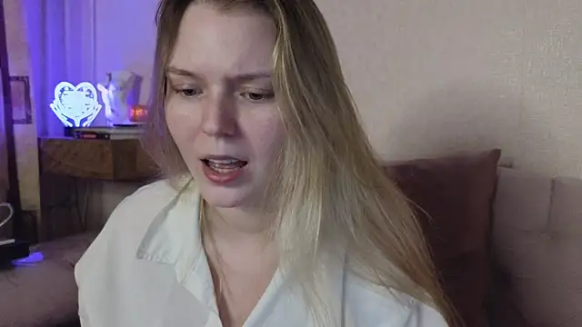 Snapshot of Vivian_Davis chatting on 03-20-26, 06:57 Vivian Davis online show from 03-20-26, 06:57