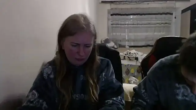 PeterAndJen online show from 02-05-26, 07:07