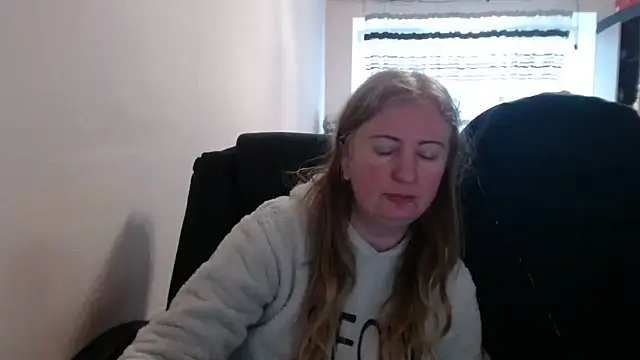 PeterAndJen online show from 03-12-26, 06:19