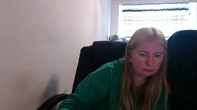 PeterAndJen online show from 04-20-26, 06:27