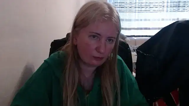 PeterAndJen online show from 04-21-26, 05:28