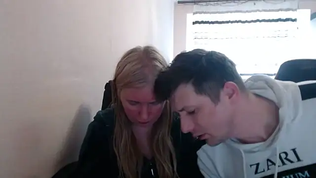 Snapshot of PeterAndJen chatting on 05-03-26, 05:52 PeterAndJen online show from 05-03-26, 05:52