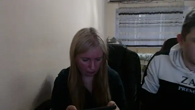 Snapshot of PeterAndJen chatting on 05-04-26, 06:04 PeterAndJen online show from 05-04-26, 06:04