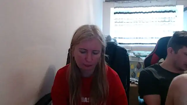 Snapshot of PeterAndJen chatting on 05-06-26, 07:35 PeterAndJen online show from 05-06-26, 07:35