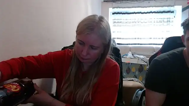 Snapshot of PeterAndJen chatting on 05-08-26, 05:07 PeterAndJen online show from 05-08-26, 05:07