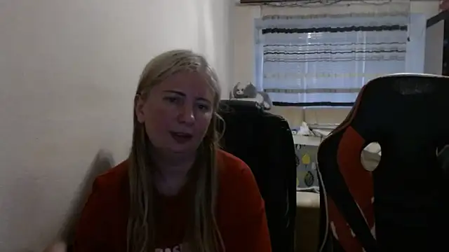Snapshot of PeterAndJen chatting on 05-09-26, 05:29 PeterAndJen online show from 05-09-26, 05:29