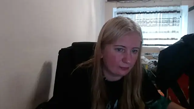 Snapshot of PeterAndJen chatting on 05-12-26, 04:15 PeterAndJen online show from 05-12-26, 04:15