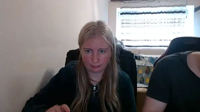 Snapshot of PeterAndJen chatting on 05-13-26, 04:59 PeterAndJen online show from 05-13-26, 04:59