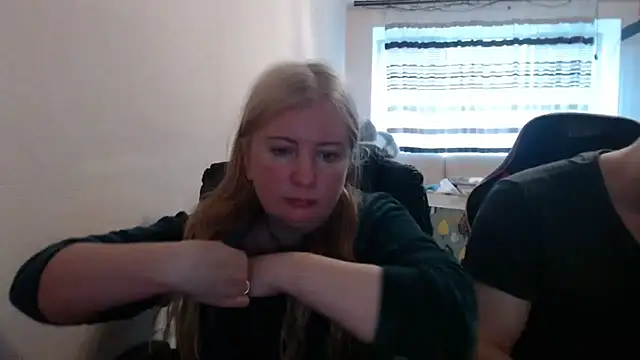 Snapshot of PeterAndJen chatting on 05-15-26, 07:15 PeterAndJen online show from 05-15-26, 07:15
