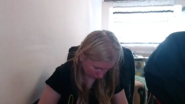 Snapshot of PeterAndJen chatting on 05-17-26, 04:14 PeterAndJen online show from 05-17-26, 04:14