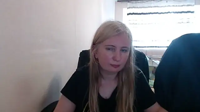 Snapshot of PeterAndJen chatting on 05-18-26, 04:24 PeterAndJen online show from 05-18-26, 04:24