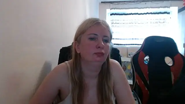 Snapshot of PeterAndJen chatting on 05-23-26, 06:01 PeterAndJen online show from 05-23-26, 06:01