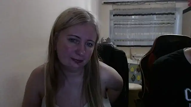 Snapshot of PeterAndJen chatting on 05-24-26, 06:13 PeterAndJen online show from 05-24-26, 06:13