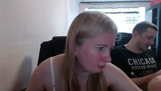 Snapshot of PeterAndJen chatting on 05-25-26, 06:19 PeterAndJen online show from 05-25-26, 06:19