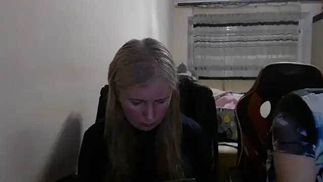 Snapshot of PeterAndJen chatting on 06-02-26, 06:32 PeterAndJen online show from 06-02-26, 06:32