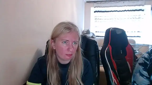 Snapshot of PeterAndJen chatting on 06-04-26, 05:19 PeterAndJen online show from 06-04-26, 05:19